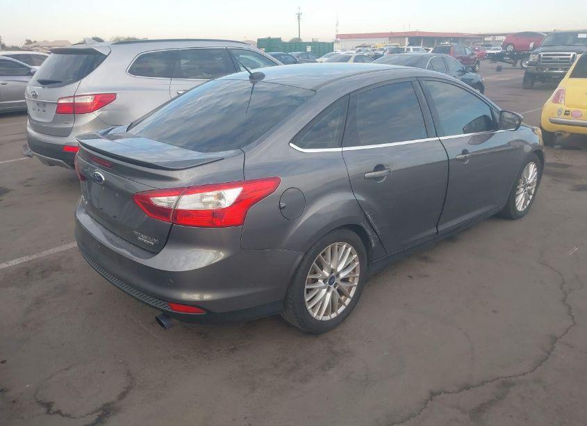 Photo 4 of 2014 Ford Focus TITANIUM (VIN 1FADP3J27EL236803)