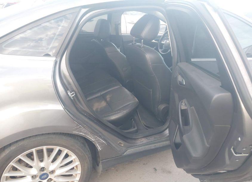 Photo 8 of 2014 Ford Focus TITANIUM (VIN 1FADP3J27EL236803)