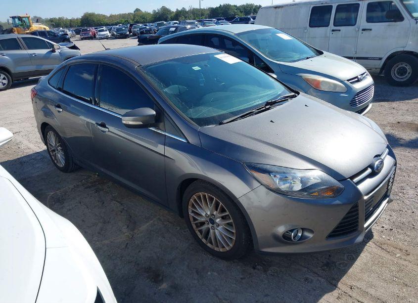 2014 Ford Focus TITANIUM (VIN 1FADP3J27EL303321) main photo
