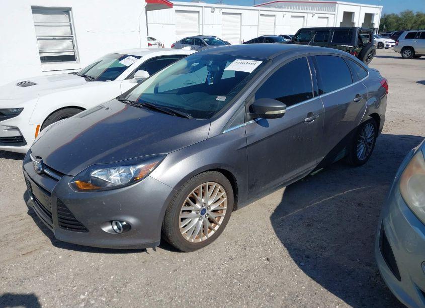 Photo 2 of 2014 Ford Focus TITANIUM (VIN 1FADP3J27EL303321)