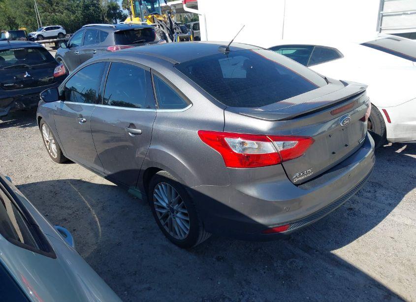 Photo 3 of 2014 Ford Focus TITANIUM (VIN 1FADP3J27EL303321)