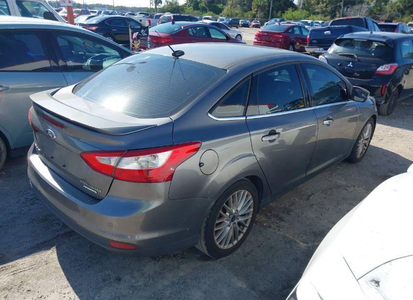 Photo 4 of 2014 Ford Focus TITANIUM (VIN 1FADP3J27EL303321)