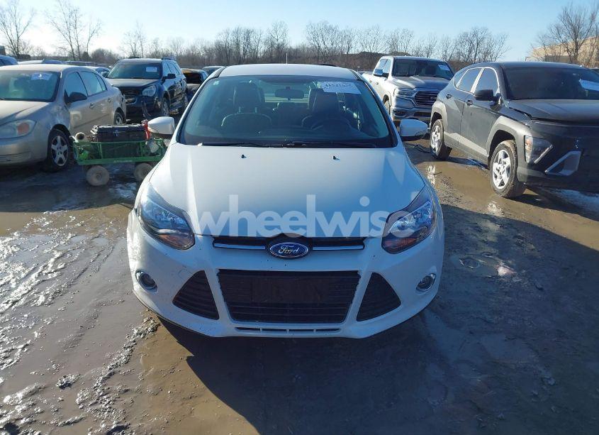 Photo 12 of 2014 Ford Focus TITANIUM (VIN 1FADP3J27EL379718)