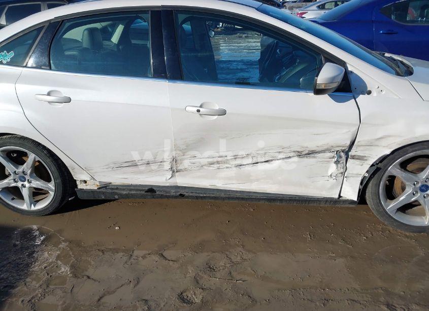 Photo 6 of 2014 Ford Focus TITANIUM (VIN 1FADP3J27EL379718)