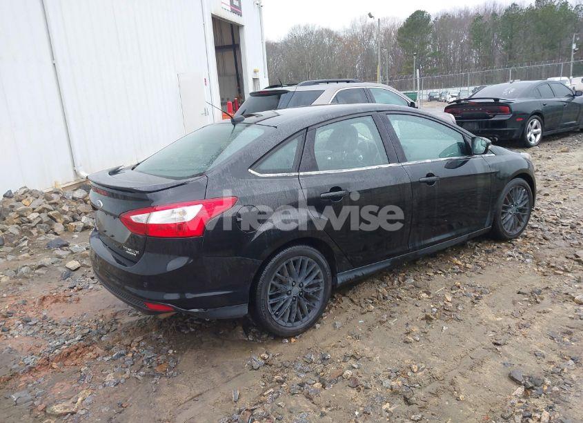 Photo 4 of 2014 Ford Focus TITANIUM (VIN 1FADP3J27EL427833)
