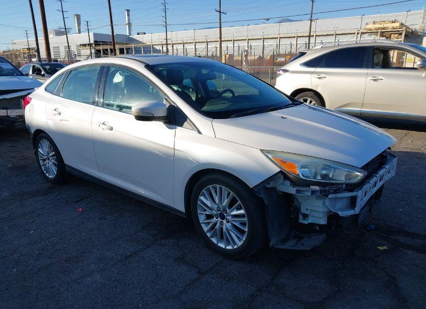 2015 Ford Focus TITANIUM (VIN 1FADP3J27FL341438) main photo