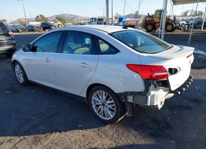 Photo 3 of 2015 Ford Focus TITANIUM (VIN 1FADP3J27FL341438)