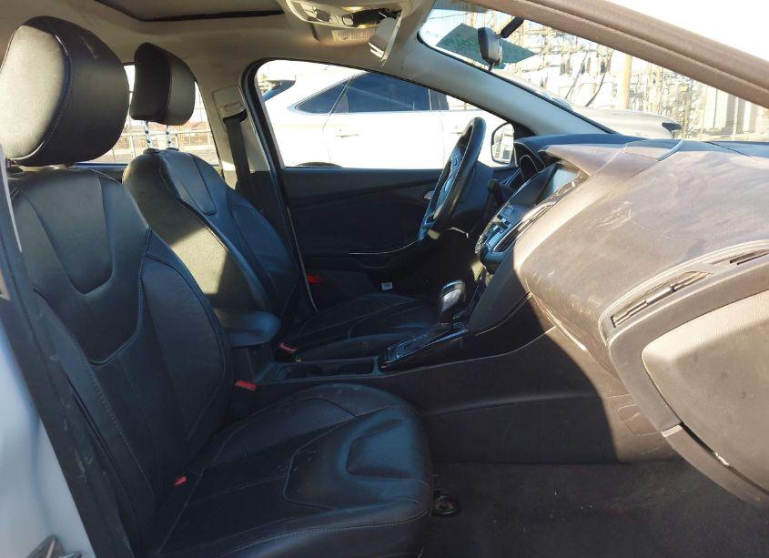 Photo 5 of 2015 Ford Focus TITANIUM (VIN 1FADP3J27FL341438)