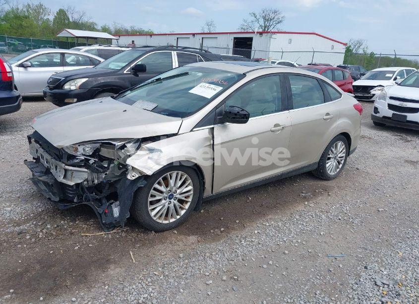 Photo 2 of 2018 Ford Focus TITANIUM (VIN 1FADP3J27JL279628)