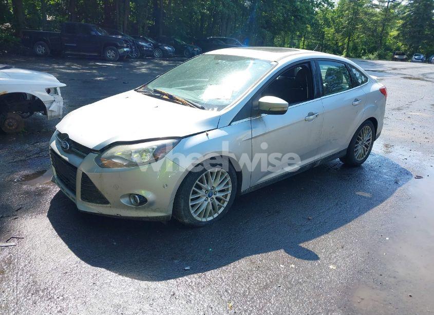 Photo 2 of 2013 Ford Focus TITANIUM (VIN 1FADP3J28DL103370)