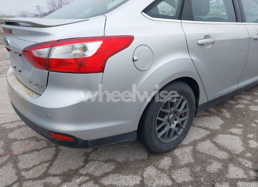 Photo 15 of 2013 Ford Focus TITANIUM (VIN 1FADP3J28DL232077)