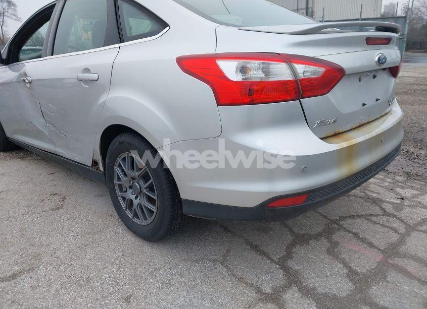Photo 16 of 2013 Ford Focus TITANIUM (VIN 1FADP3J28DL232077)