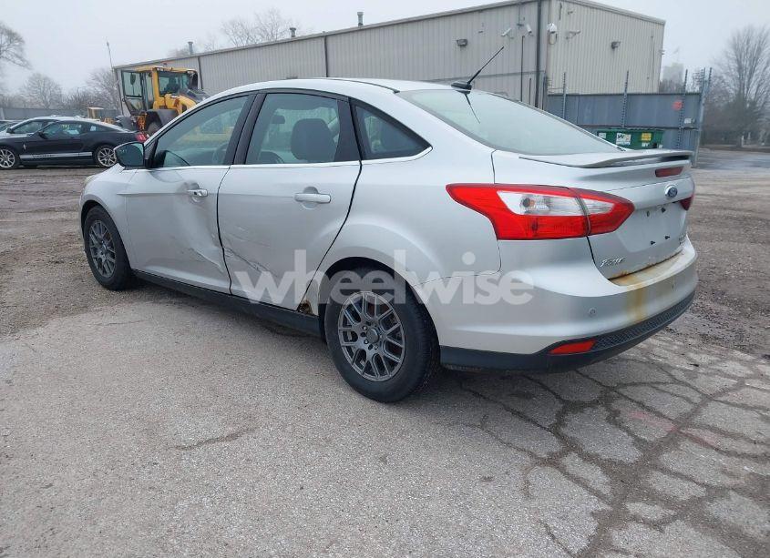 Photo 3 of 2013 Ford Focus TITANIUM (VIN 1FADP3J28DL232077)