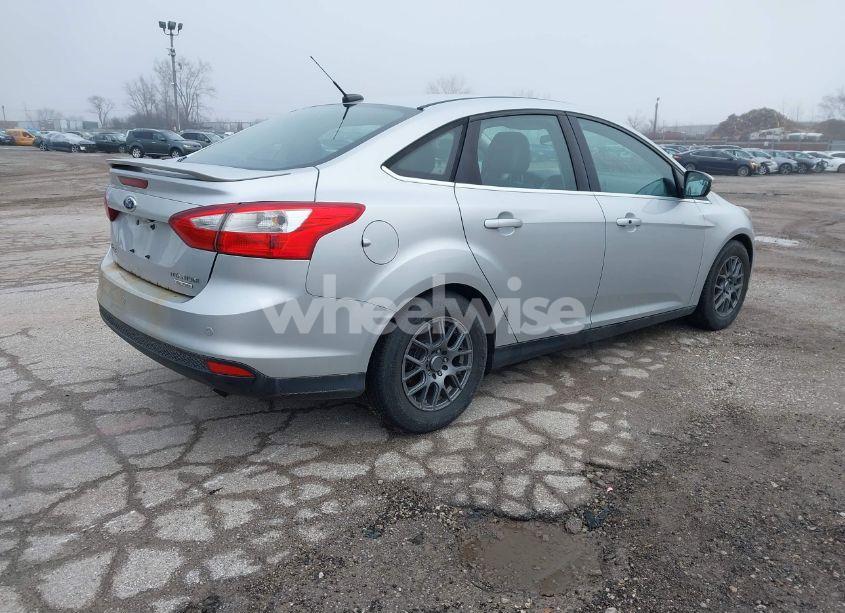 Photo 4 of 2013 Ford Focus TITANIUM (VIN 1FADP3J28DL232077)