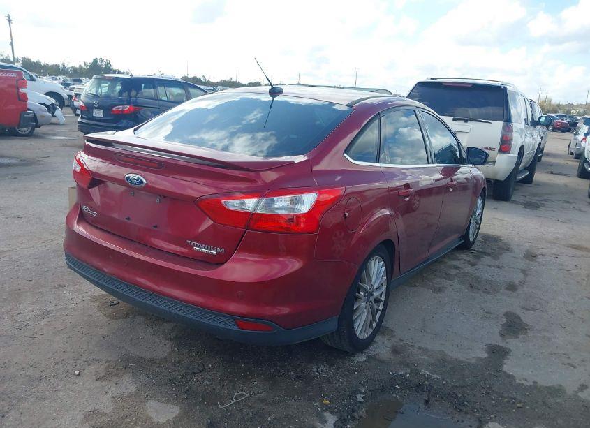Photo 4 of 2014 Ford Focus TITANIUM (VIN 1FADP3J28EL161304)