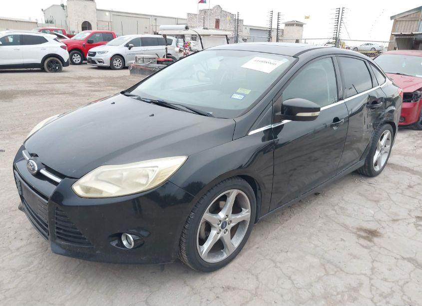 Photo 2 of 2014 Ford Focus TITANIUM (VIN 1FADP3J28EL229553)