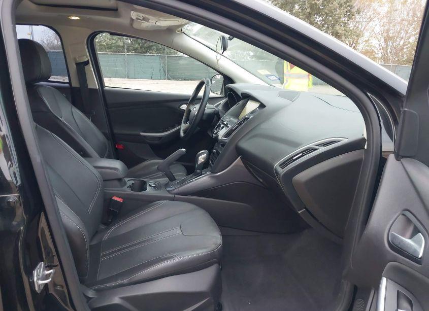 Photo 5 of 2014 Ford Focus TITANIUM (VIN 1FADP3J28EL229553)