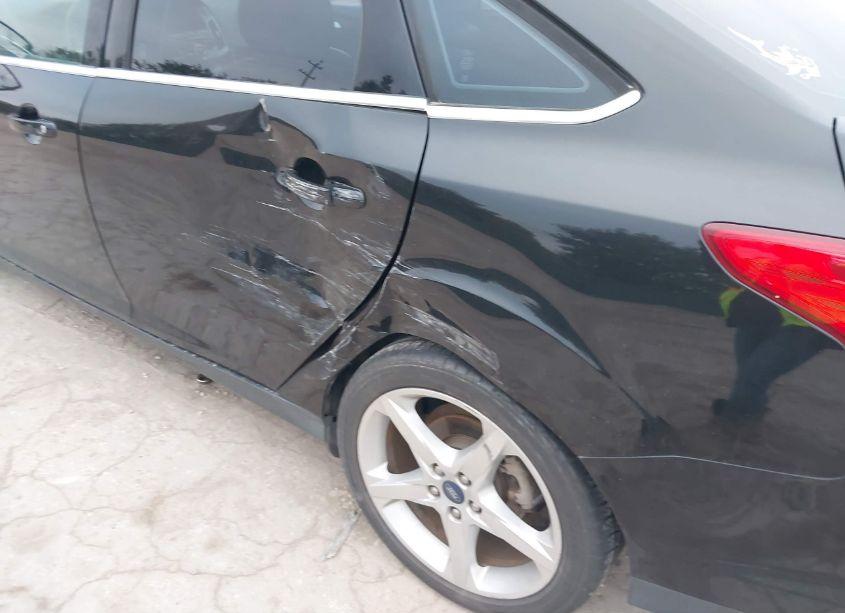 Photo 6 of 2014 Ford Focus TITANIUM (VIN 1FADP3J28EL229553)