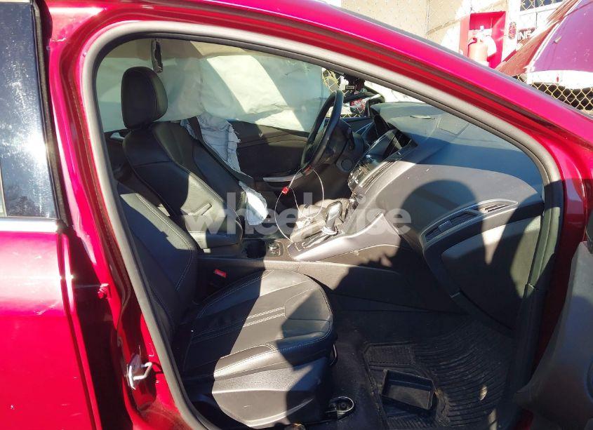 Photo 5 of 2014 Ford Focus TITANIUM (VIN 1FADP3J28EL240052)