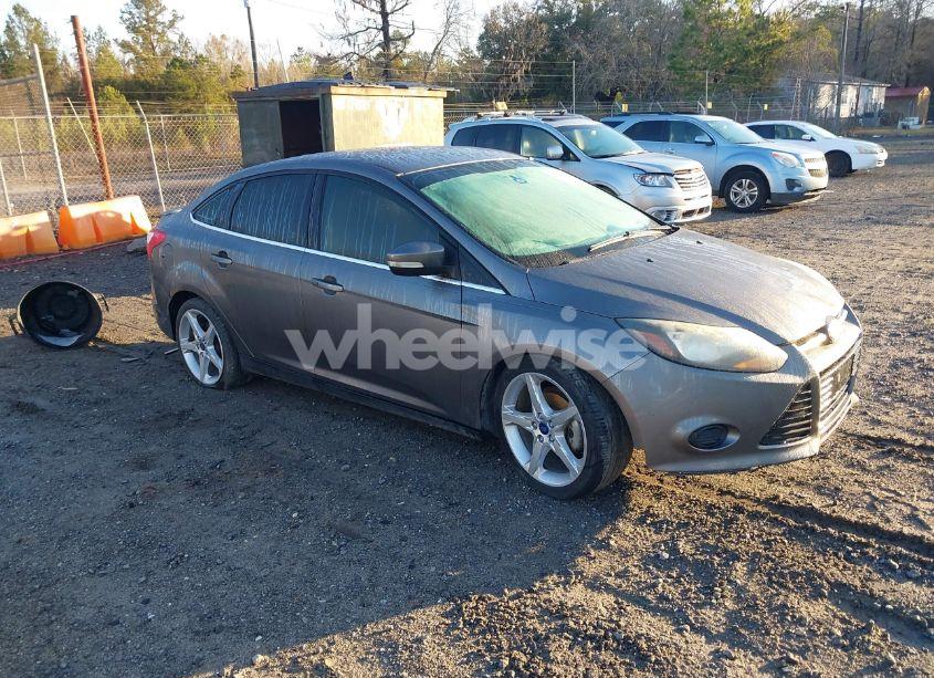 2014 Ford Focus TITANIUM (VIN 1FADP3J28EL348686) main photo