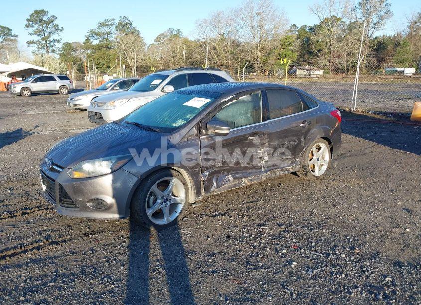 Photo 2 of 2014 Ford Focus TITANIUM (VIN 1FADP3J28EL348686)