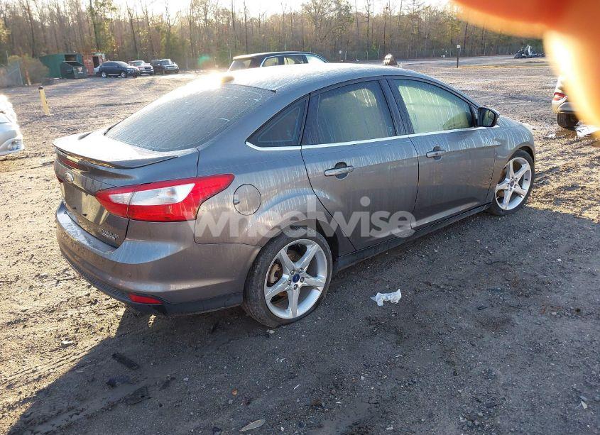 Photo 4 of 2014 Ford Focus TITANIUM (VIN 1FADP3J28EL348686)