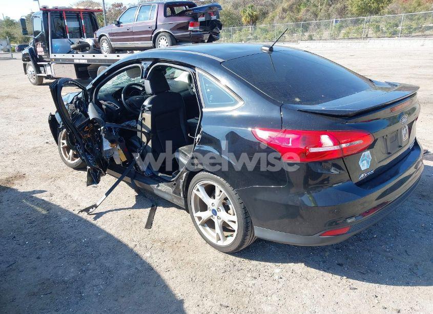 Photo 3 of 2016 Ford Focus TITANIUM (VIN 1FADP3J28GL335410)