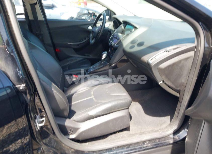 Photo 5 of 2016 Ford Focus TITANIUM (VIN 1FADP3J28GL393422)