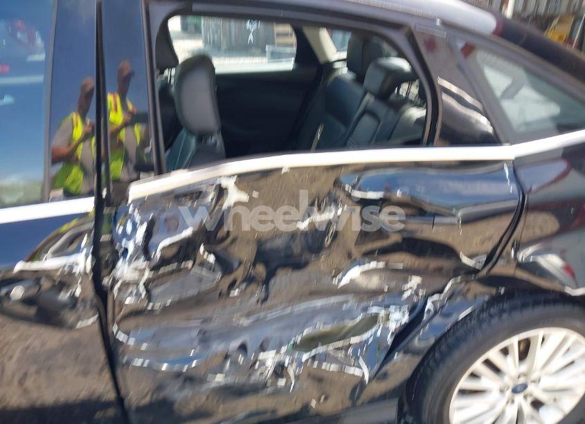 Photo 6 of 2016 Ford Focus TITANIUM (VIN 1FADP3J28GL393422)