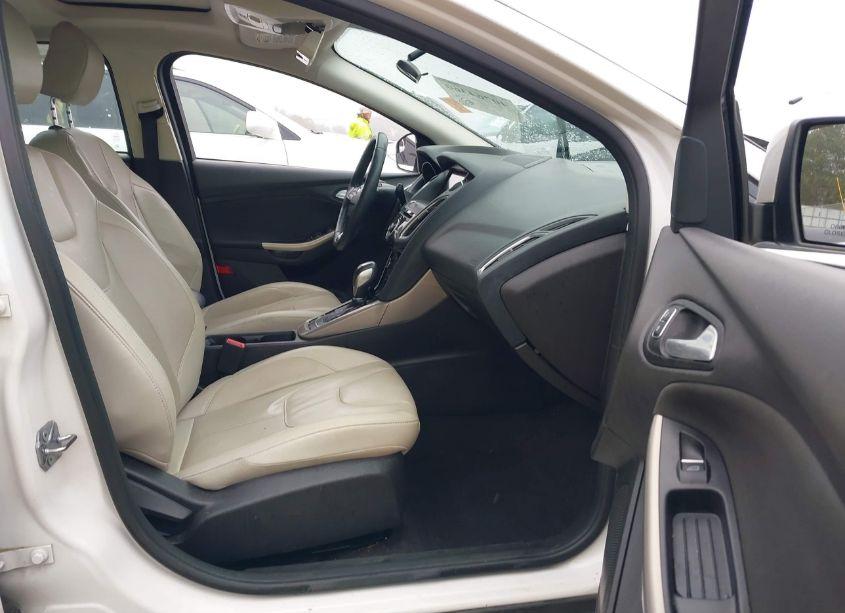 Photo 5 of 2017 Ford Focus TITANIUM (VIN 1FADP3J28HL287473)