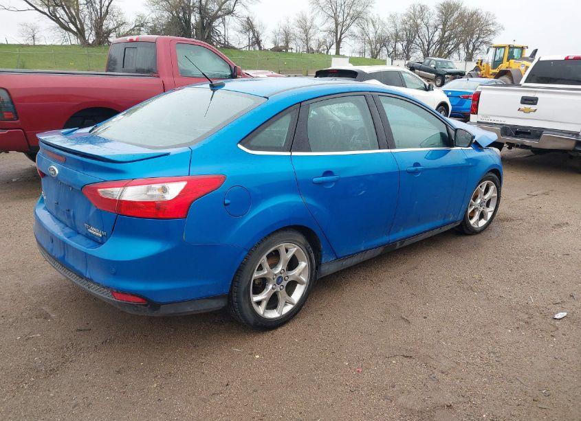 Photo 4 of 2014 Ford Focus TITANIUM (VIN 1FADP3J29EL169430)