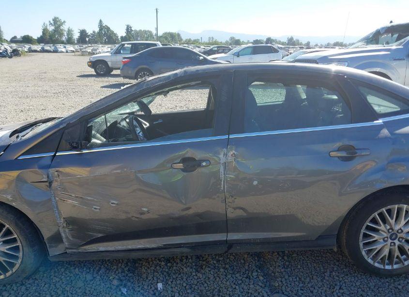Photo 14 of 2014 Ford Focus TITANIUM (VIN 1FADP3J29EL421502)