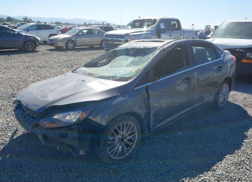 Photo 2 of 2014 Ford Focus TITANIUM (VIN 1FADP3J29EL421502)