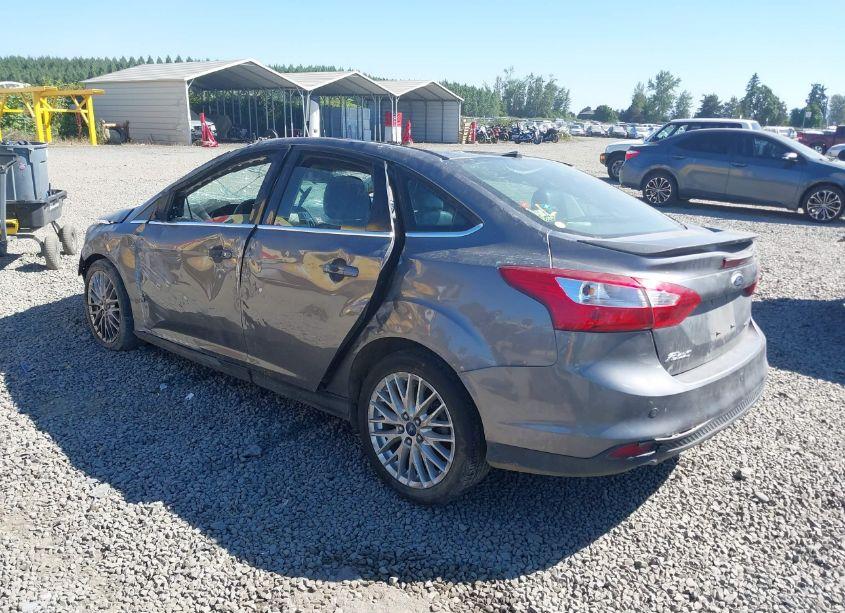 Photo 3 of 2014 Ford Focus TITANIUM (VIN 1FADP3J29EL421502)