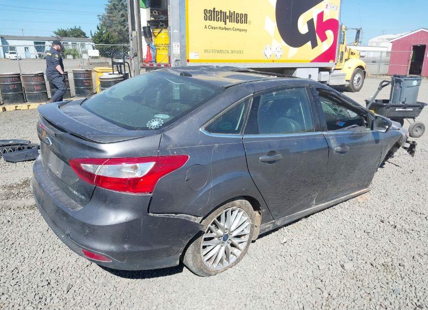 Photo 4 of 2014 Ford Focus TITANIUM (VIN 1FADP3J29EL421502)