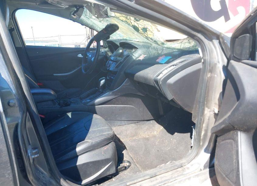 Photo 5 of 2014 Ford Focus TITANIUM (VIN 1FADP3J29EL421502)