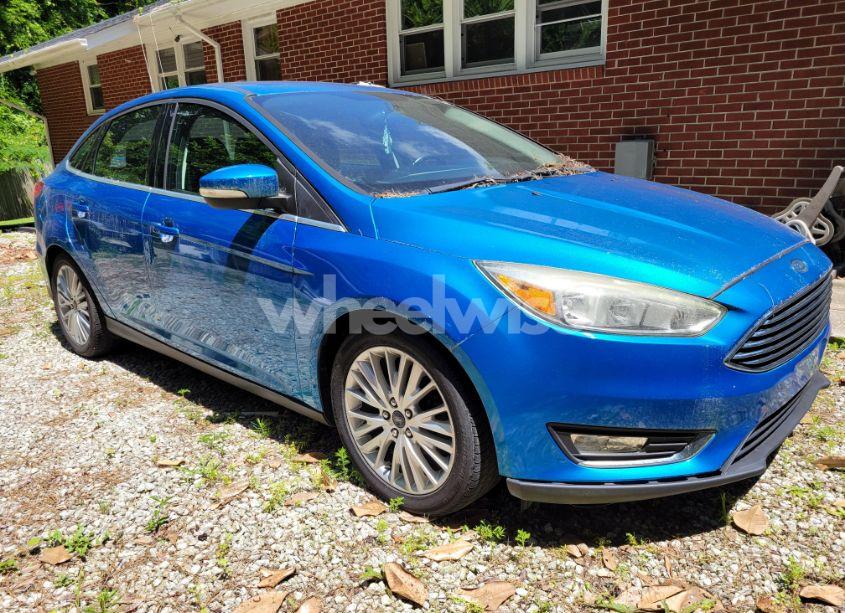2015 Ford Focus (VIN 1FADP3J29FL239008) main photo