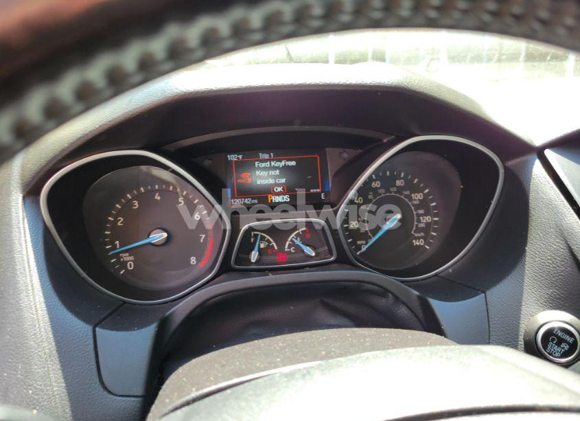 Photo 7 of 2015 Ford Focus (VIN 1FADP3J29FL239008)