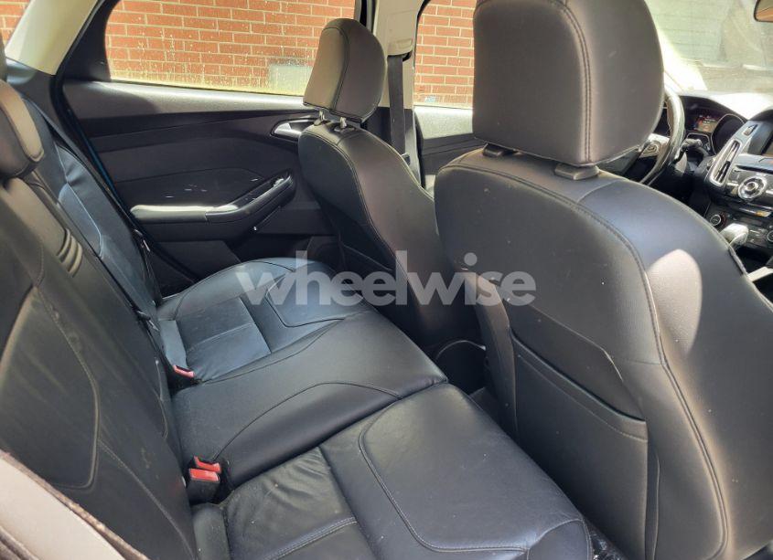 Photo 8 of 2015 Ford Focus (VIN 1FADP3J29FL239008)