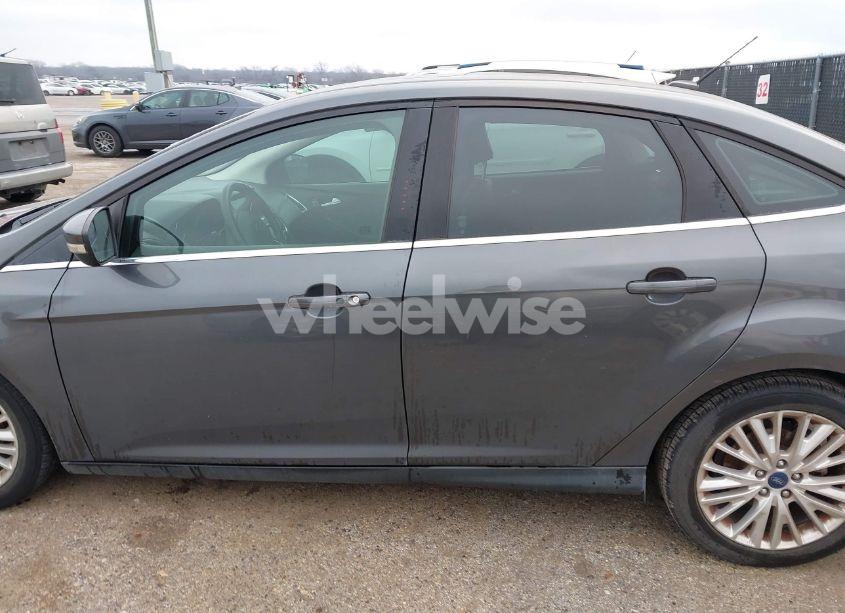 Photo 14 of 2018 Ford Focus TITANIUM (VIN 1FADP3J29JL232911)