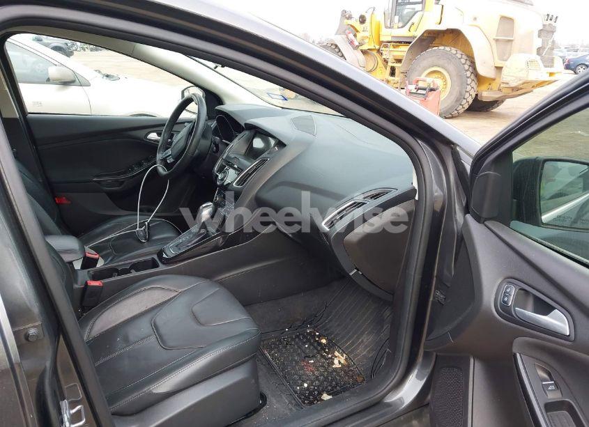 Photo 5 of 2018 Ford Focus TITANIUM (VIN 1FADP3J29JL232911)