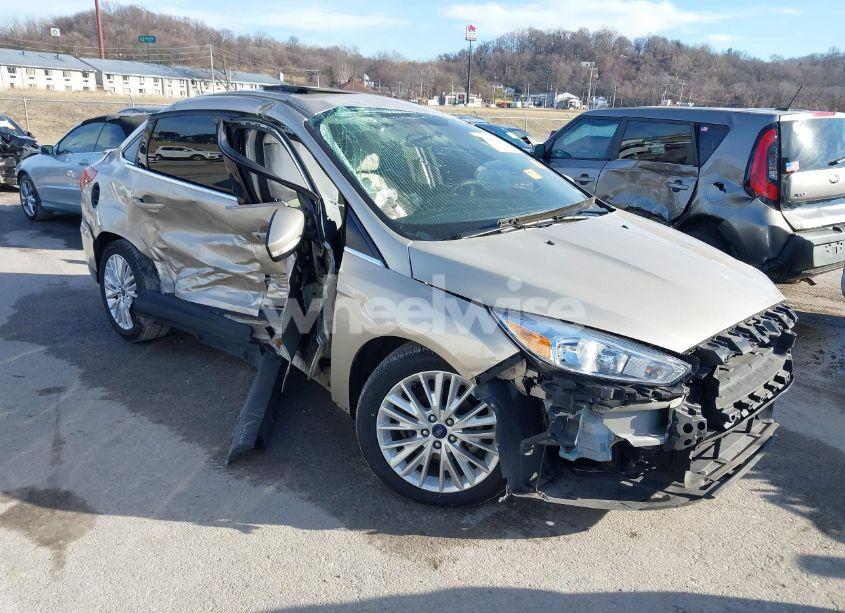 Photo 6 of 2018 Ford Focus TITANIUM (VIN 1FADP3J29JL244363)