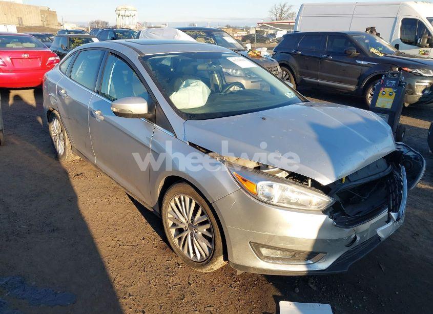 2018 Ford Focus TITANIUM (VIN 1FADP3J29JL273071) main photo