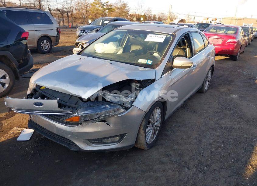 Photo 2 of 2018 Ford Focus TITANIUM (VIN 1FADP3J29JL273071)