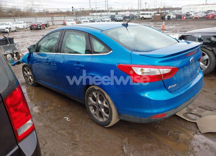 Photo 3 of 2014 Ford Focus TITANIUM (VIN 1FADP3J2XEL128871)
