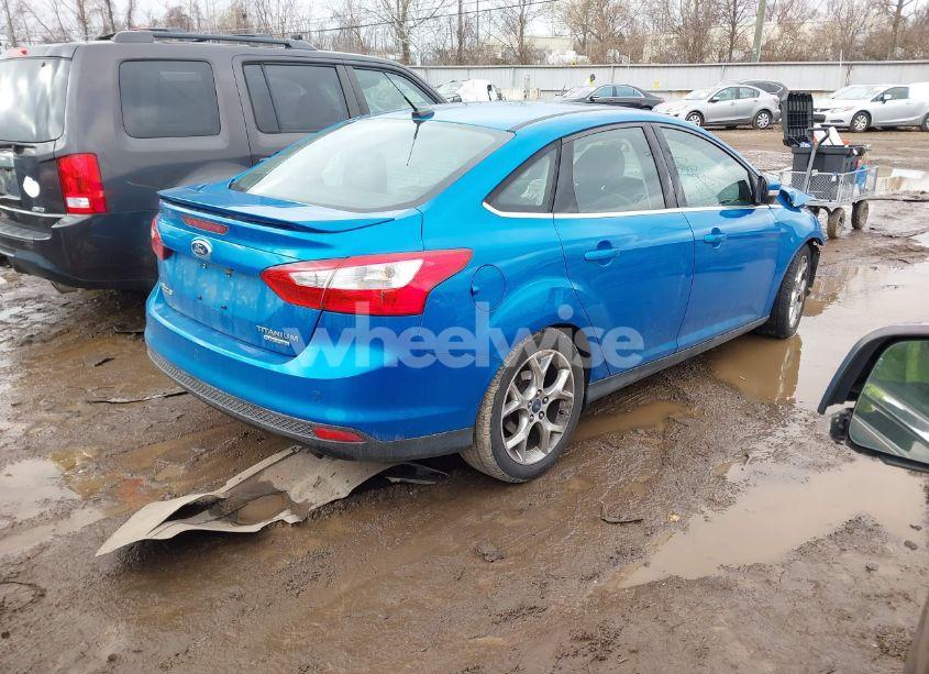 Photo 4 of 2014 Ford Focus TITANIUM (VIN 1FADP3J2XEL128871)