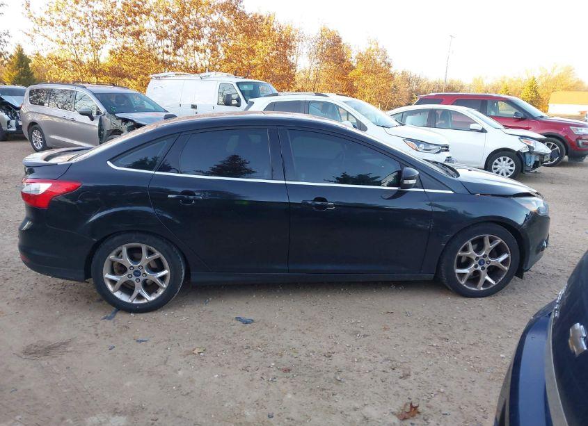 Photo 13 of 2014 Ford Focus TITANIUM (VIN 1FADP3J2XEL166570)