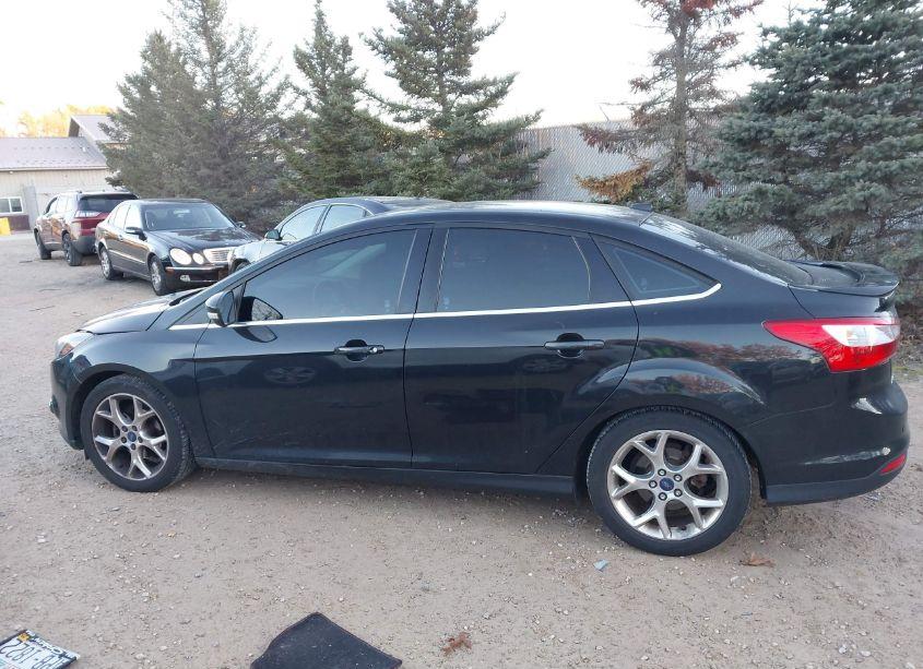 Photo 14 of 2014 Ford Focus TITANIUM (VIN 1FADP3J2XEL166570)