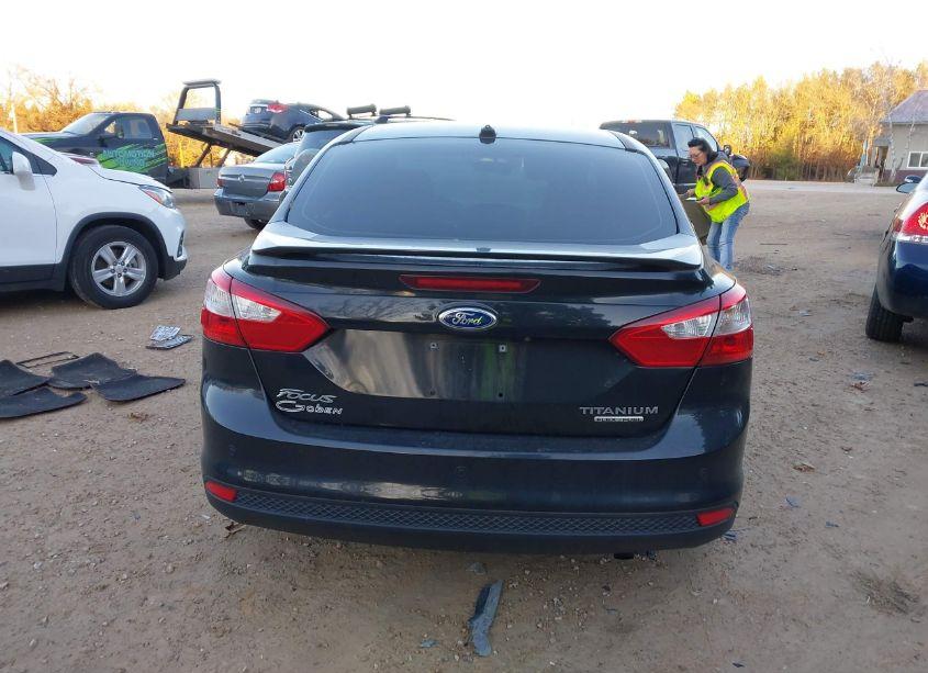 Photo 16 of 2014 Ford Focus TITANIUM (VIN 1FADP3J2XEL166570)