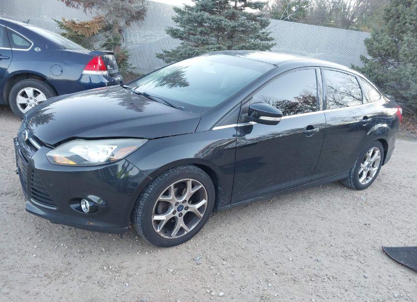 Photo 2 of 2014 Ford Focus TITANIUM (VIN 1FADP3J2XEL166570)